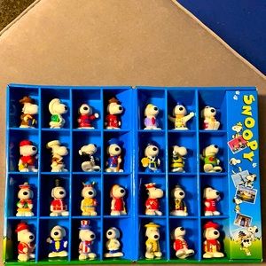 collection Snoopy World 26 figures rare find